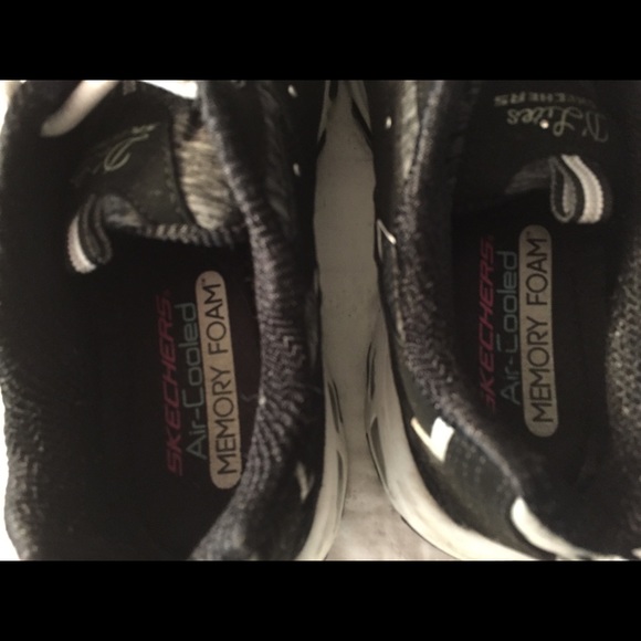Sketchers D’Lites US Size 8 Black EUC - Picture 3 of 4